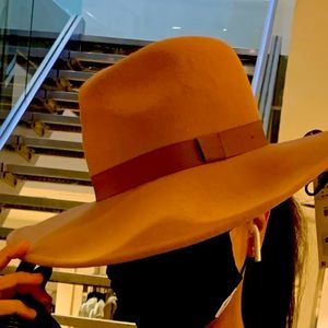 Meet your Posher, Marcella